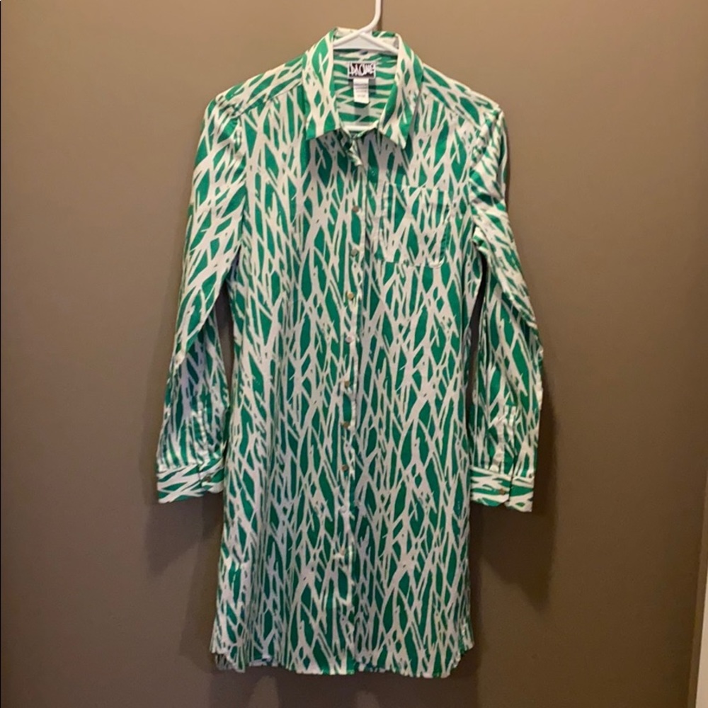 DVF- Authentic Lovely Green & White Buttoned Dress